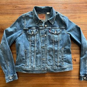 XL women’s Levi’s jacket